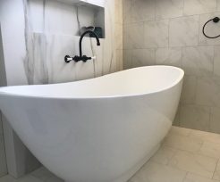 Black Tapware and Modern Bath Tub Bathroom Renovations Cronulla